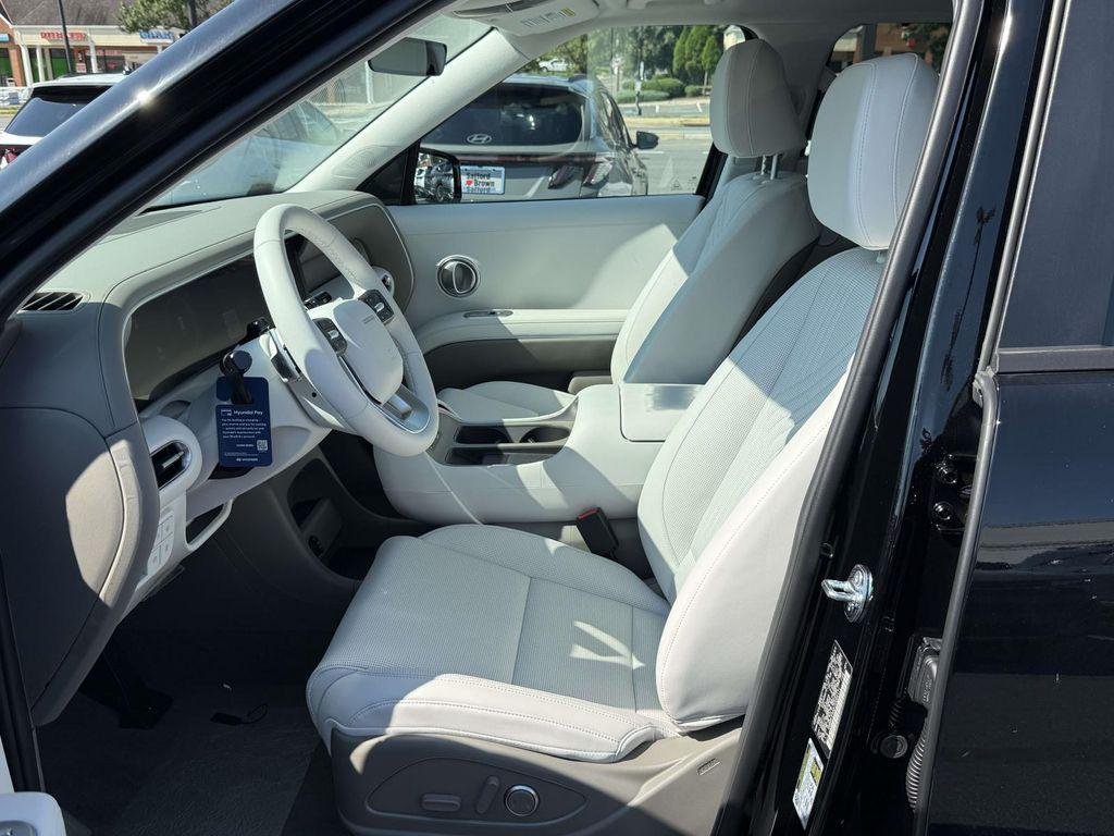 New 2026 Abyss Black Hyundai SEL 7P image 13