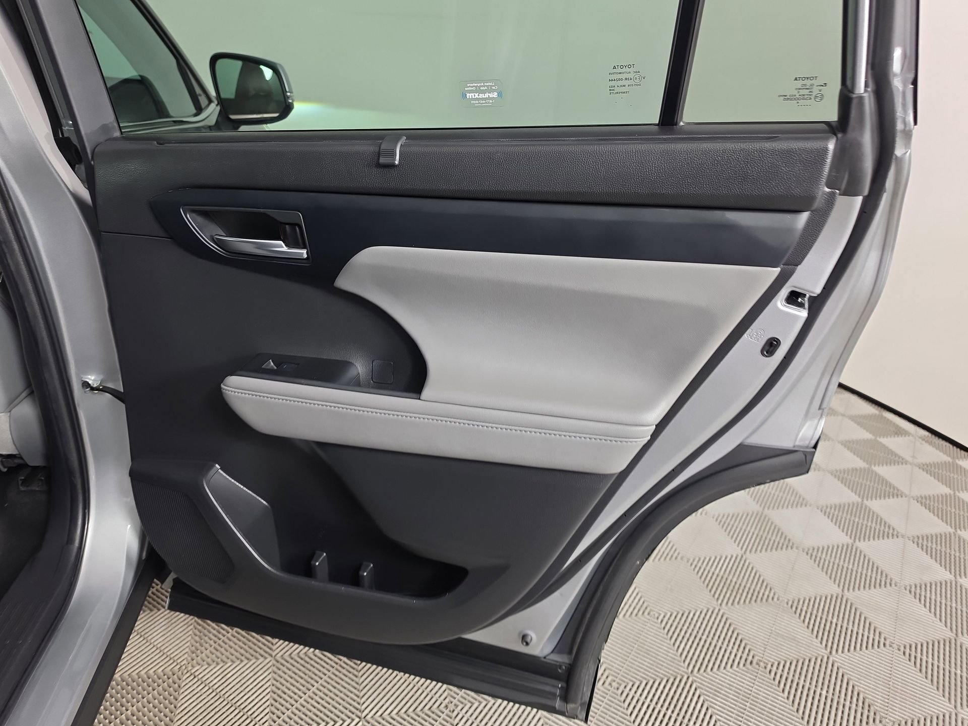 Used 2022 Silver Toyota XLE image 44