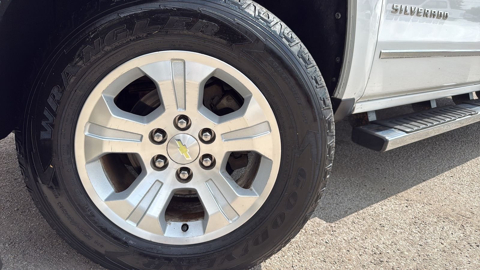 Used 2015 White Chevrolet LTZ image 27