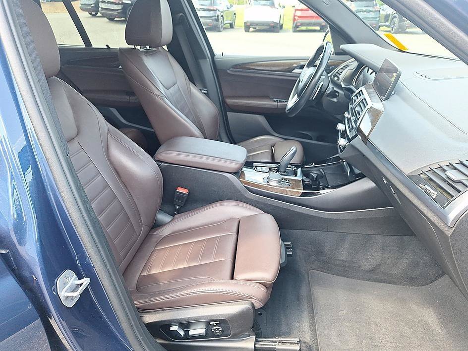 Used 2019 Blue Metallic BMW xDrive30i image 21