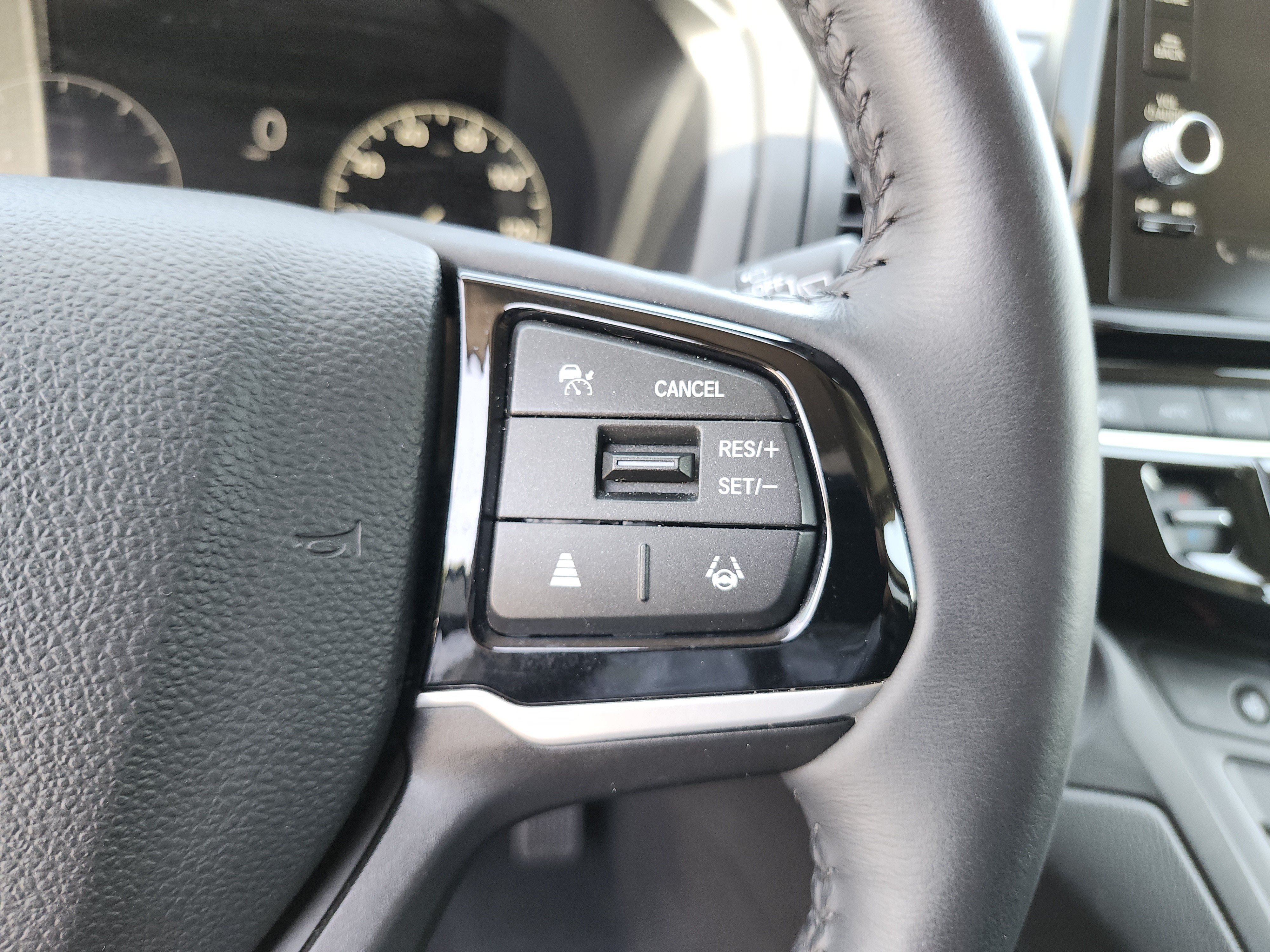 Used 2025 Silver Honda EX-L image 30