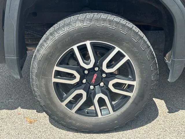 Used 2023  GMC AT4 image 48
