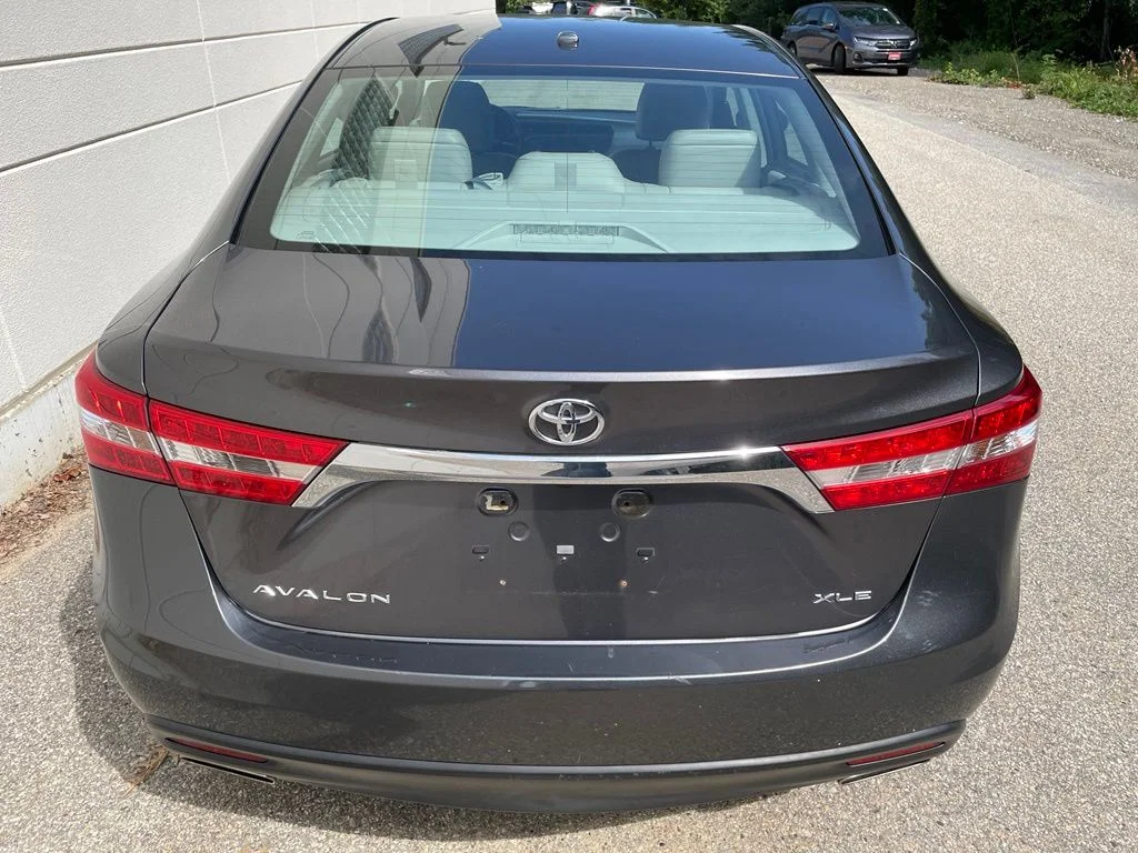 Used 2015 Gray Toyota XLE Premium image 7
