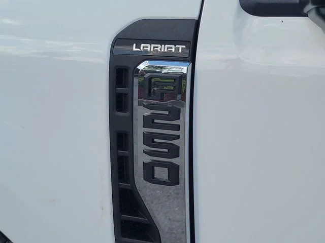 New 2026 Oxford White Ford Lariat image 9