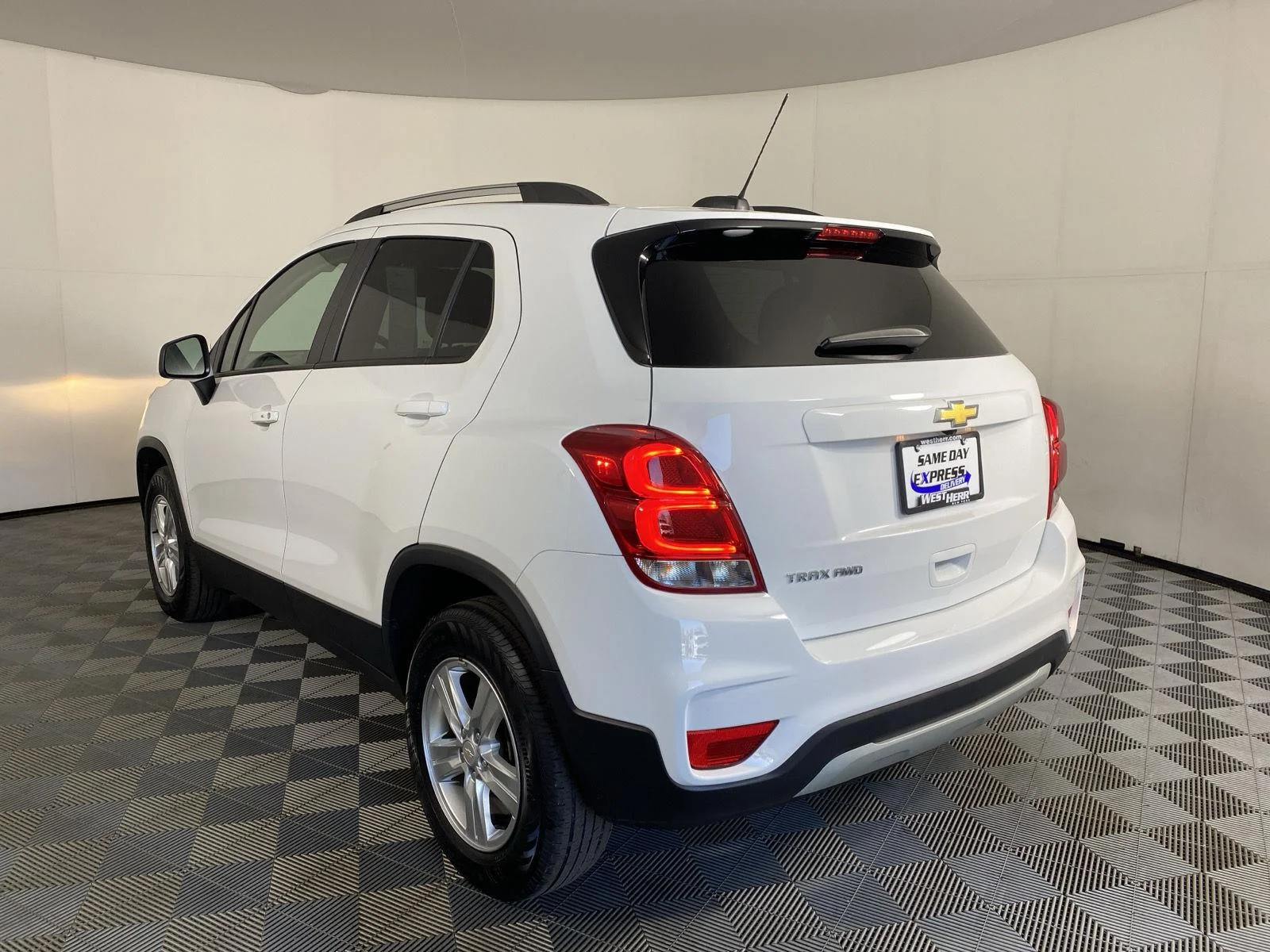 Used 2022 Summit White Chevrolet LT image 12