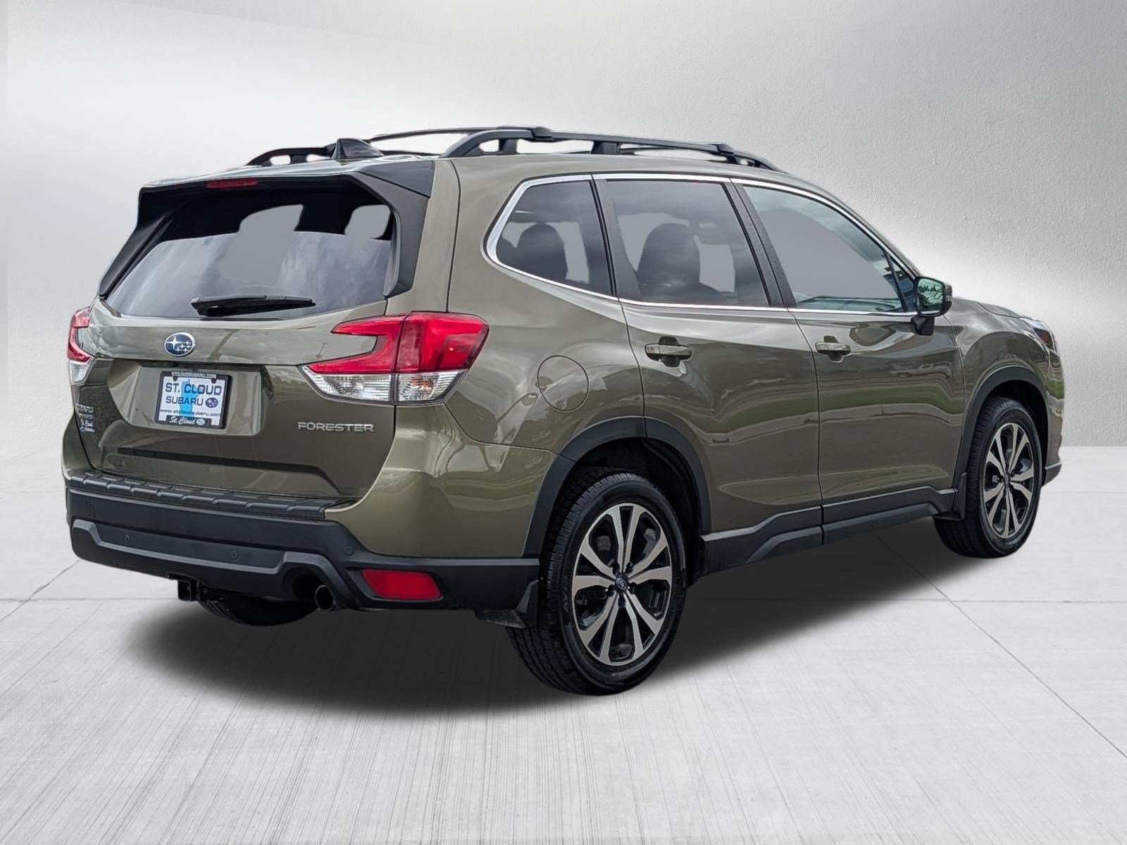 Used 2024 Autumn Green Metallic Subaru Limited image 7