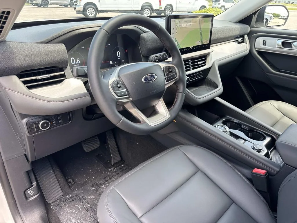 New 2026 Star White Metallic Tri-Coat Ford Active image 9