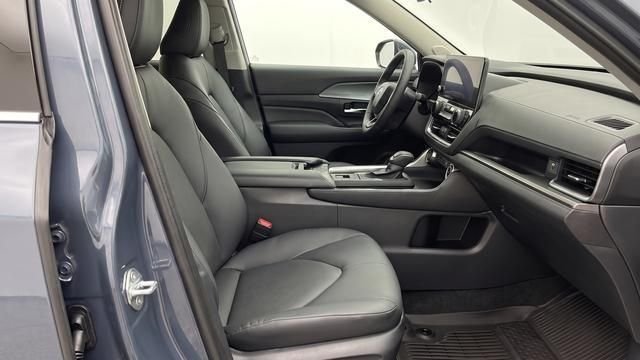 Used 2026 White Toyota XLE image 31