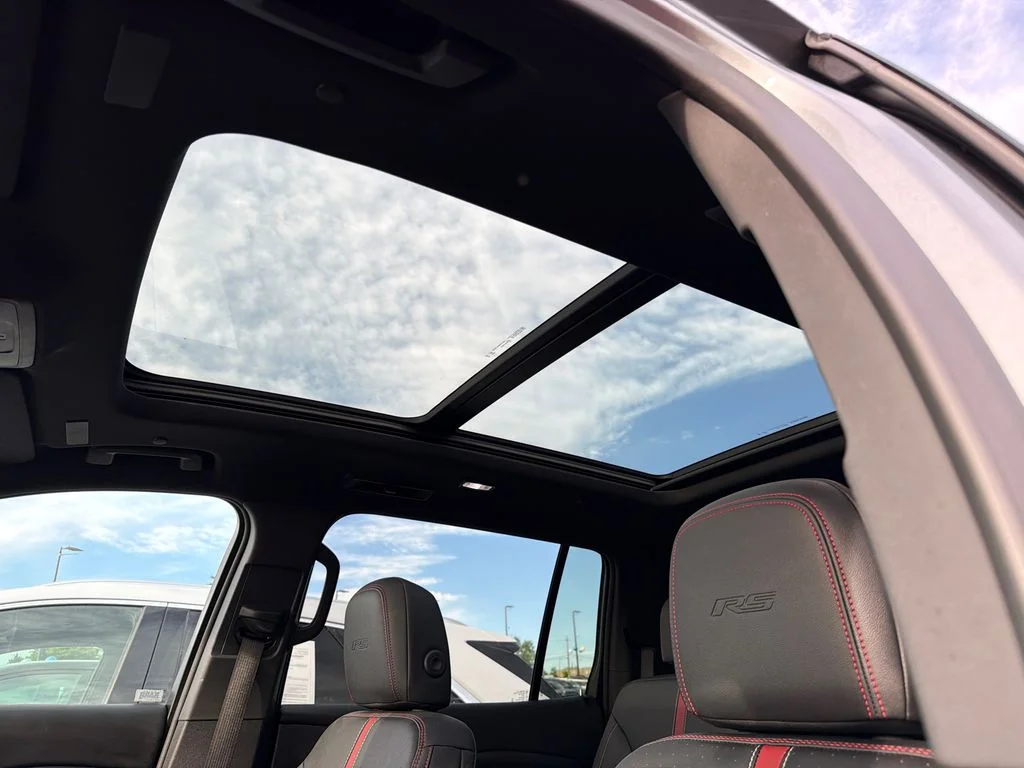 Used 2025 Gray Chevrolet RS image 32