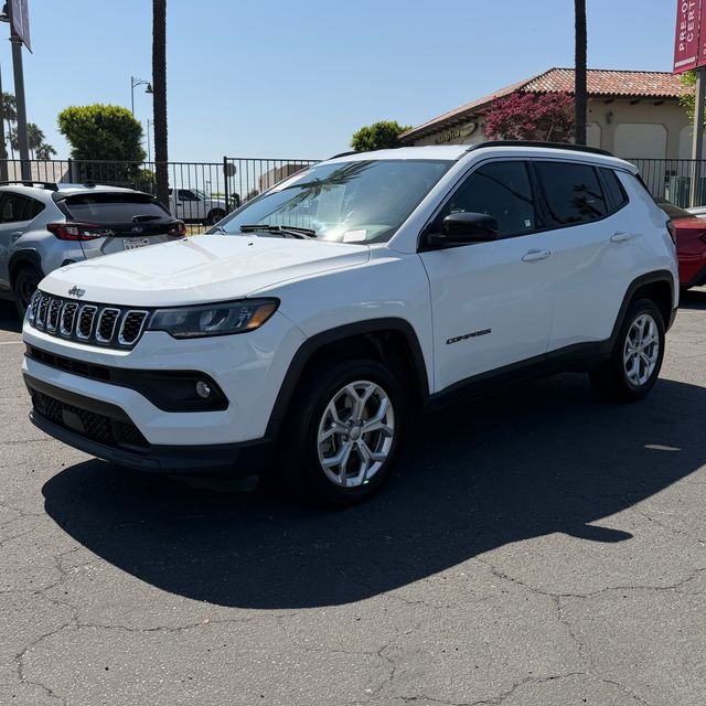 Used 2024 White Jeep Latitude image 3