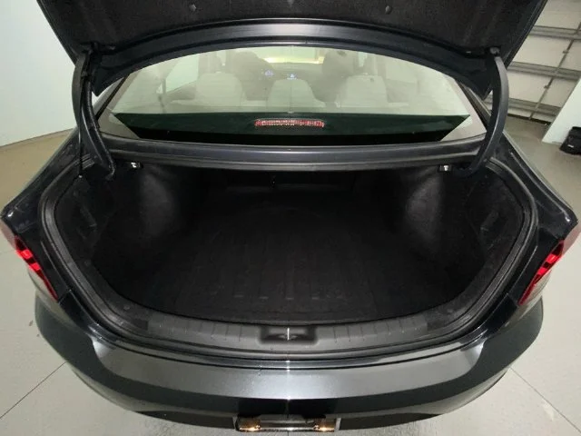 Used 2020 Gray Hyundai SE image 22