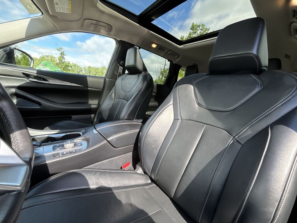 Certified Used 2023 Majestic White INFINITI LUXE image 13