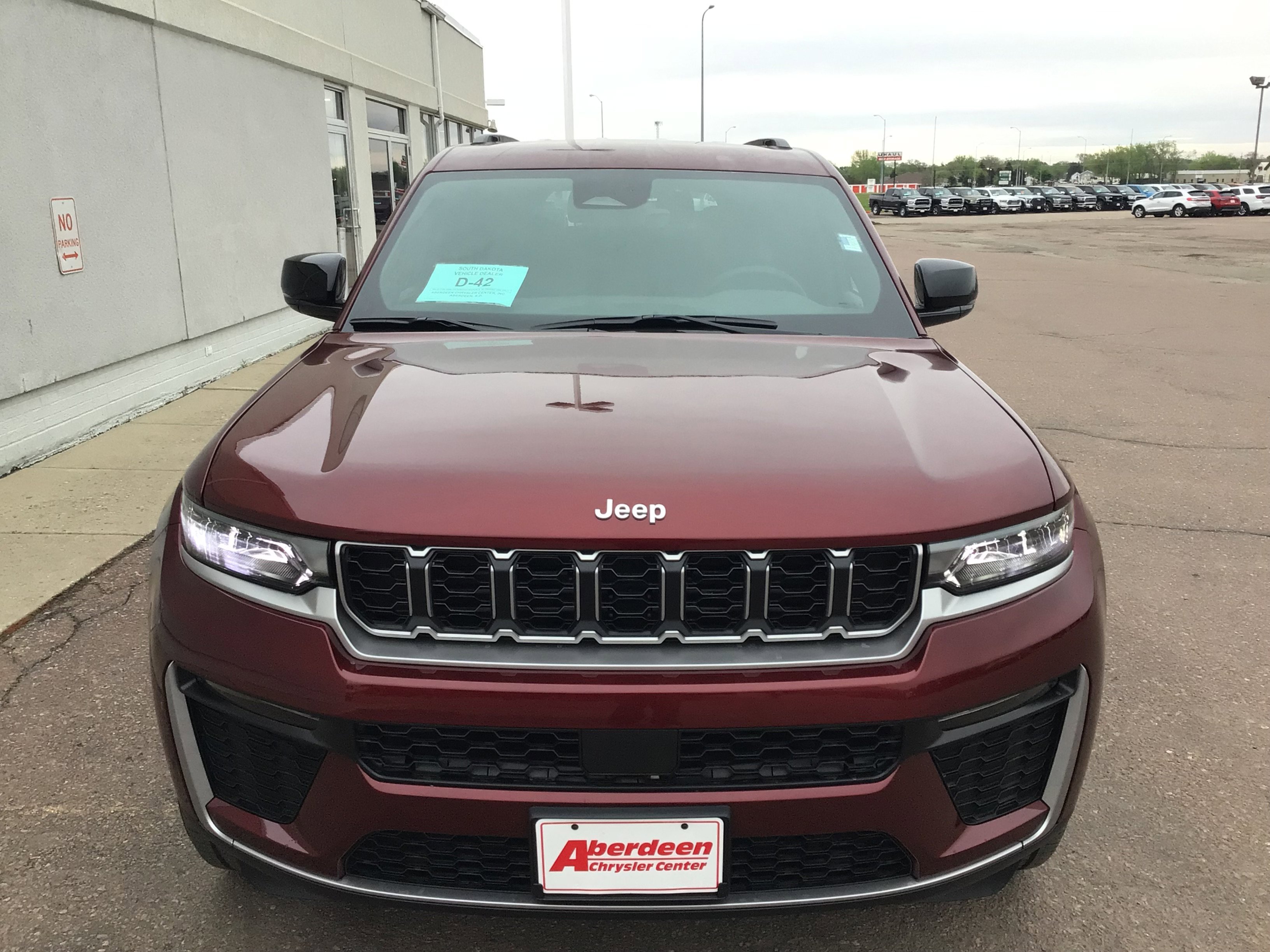 New 2026 Velvet Red Pearl-Coat Exterior Paint Jeep Limited image 3