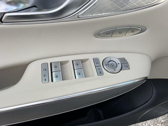 Used 2024 White Genesis 2.5T image 23