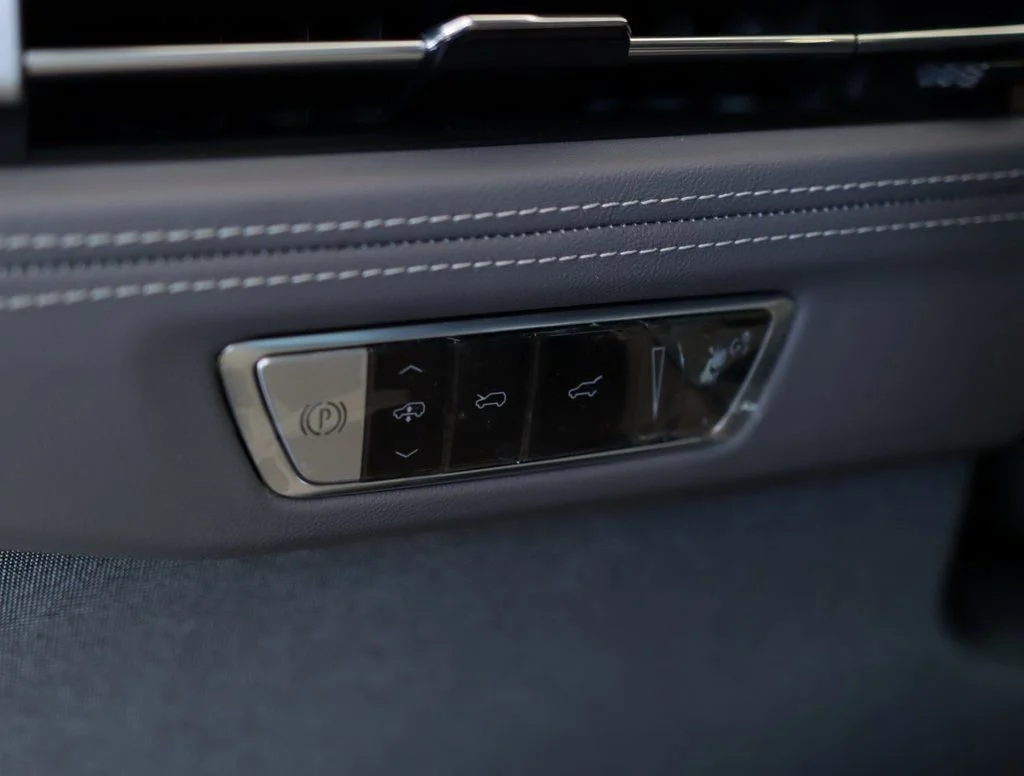 2026 Cadillac Escalade IQ Luxury - Photo 10