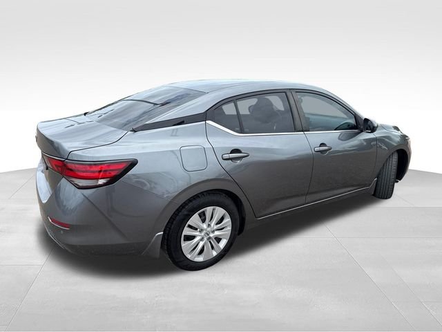 Used 2022 Gray Nissan S image 7