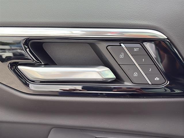 2027 Chevrolet Suburban Premier - Photo 24