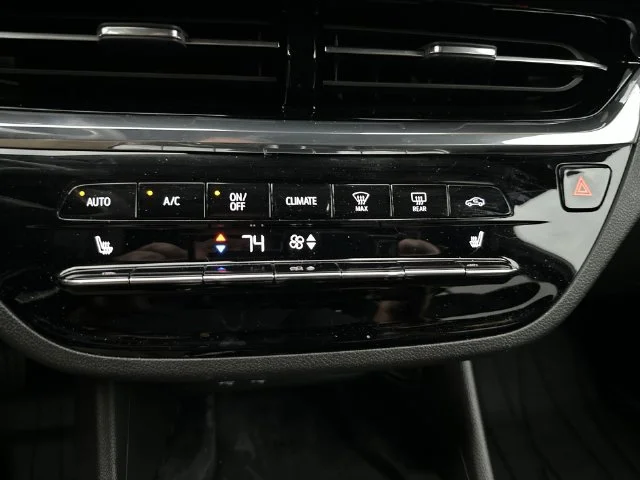 Used 2026 White Buick Avenir image 26