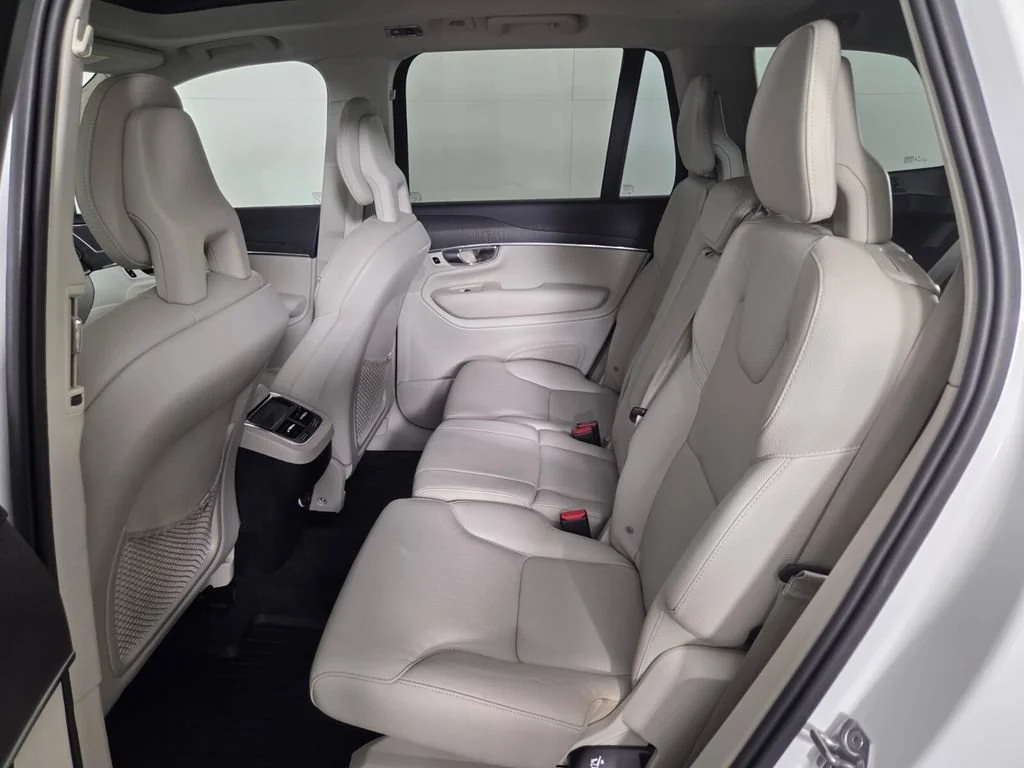 Used 2020 Crystal White Volvo Momentum image 24