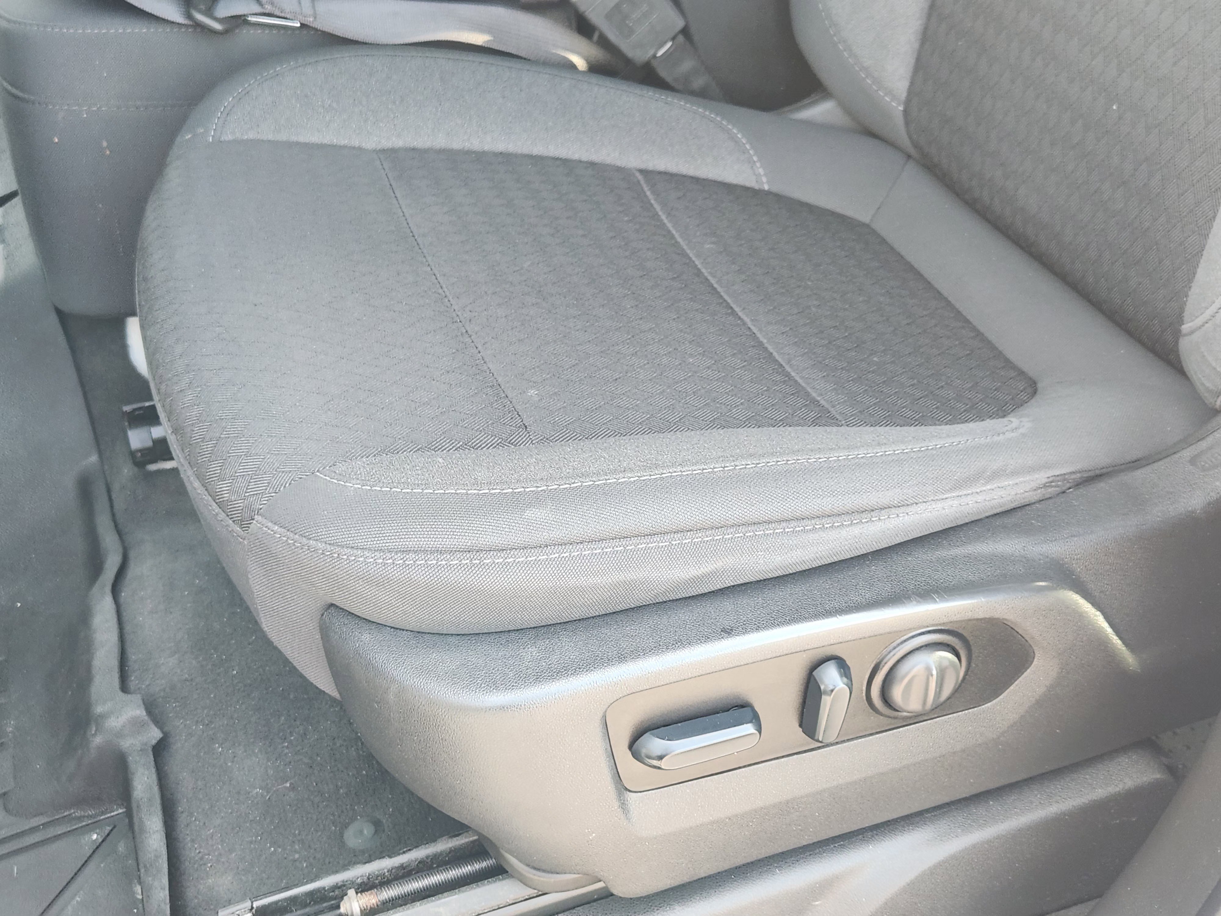 Used 2022 Summit White Chevrolet LT image 23