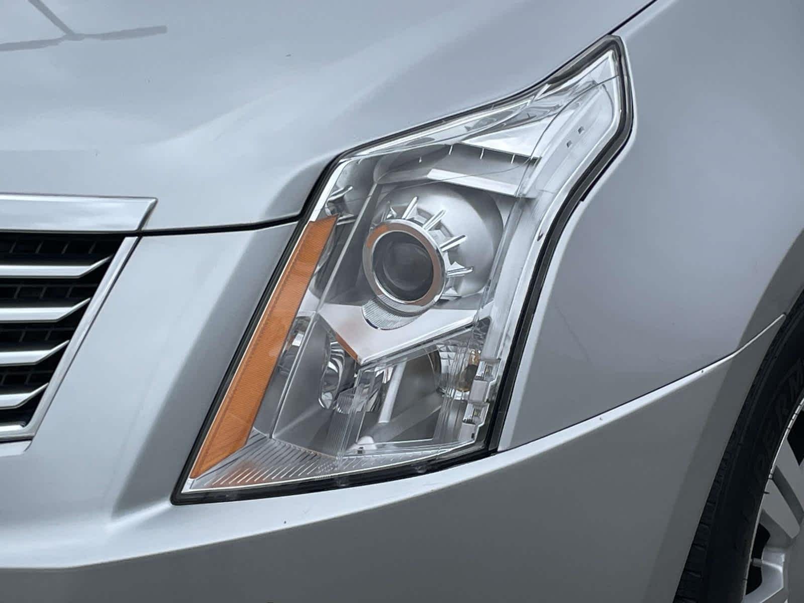 Used 2015 Radiant Silver Metallic Cadillac Luxury Collection image 13