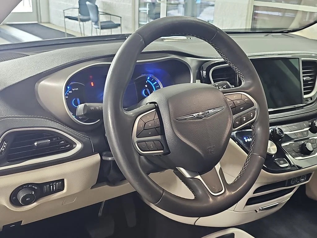 2023 Chrysler Pacifica Hybrid Touring L - Photo 22