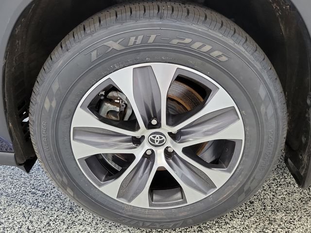 Certified Used 2022  Toyota XLE image 5