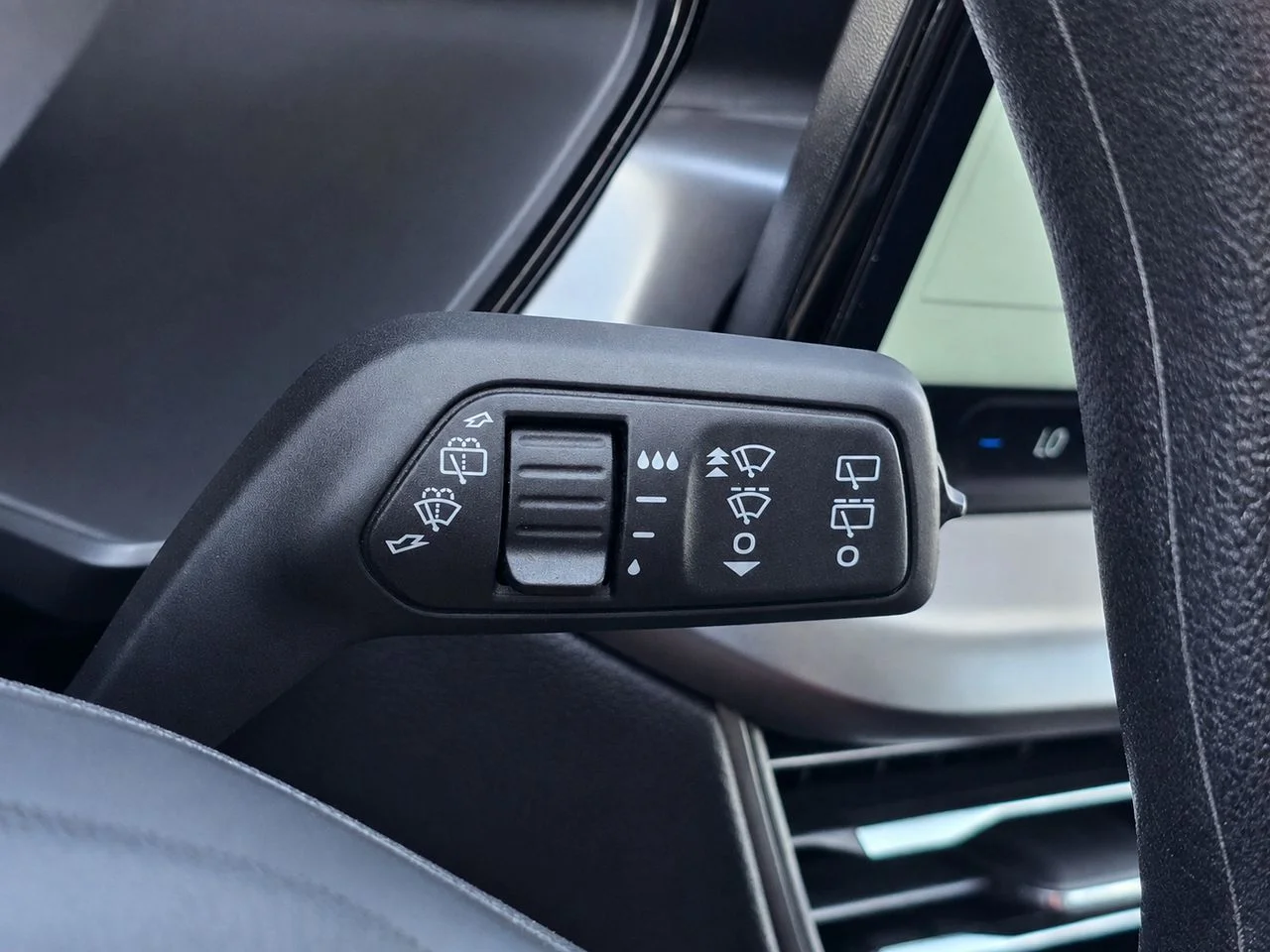 Used 2025 Space Silver Ford Active image 28