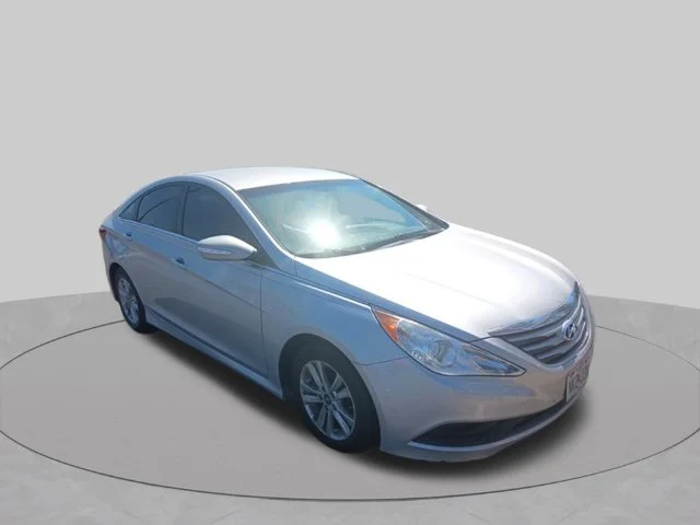 Used 2014 Silver Hyundai GLS image 2