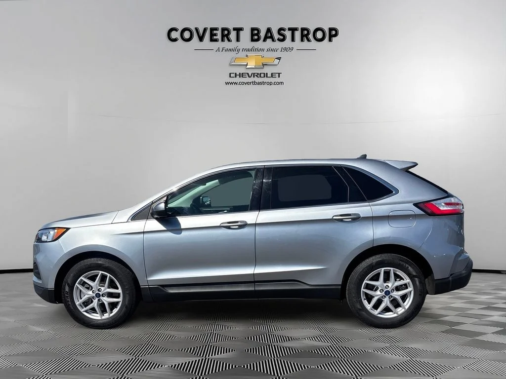 Used 2022 Silver Ford SEL image 3