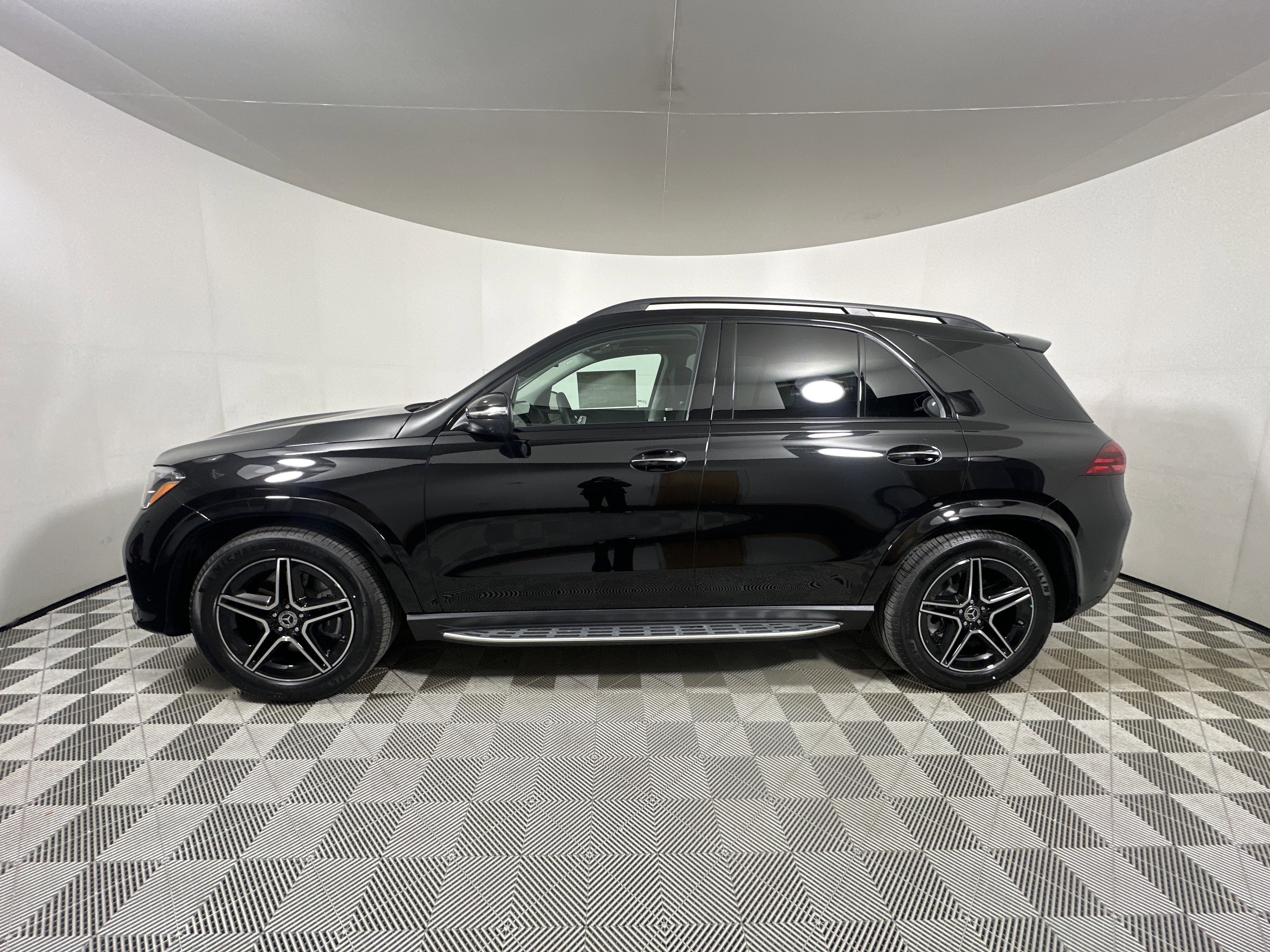 New 2026 Obsidian Black Metallic Mercedes-Benz GLE 450 image 4