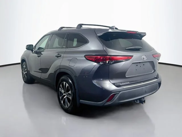 Used 2021 Magnetic Gray Metallic Toyota XLE image 7