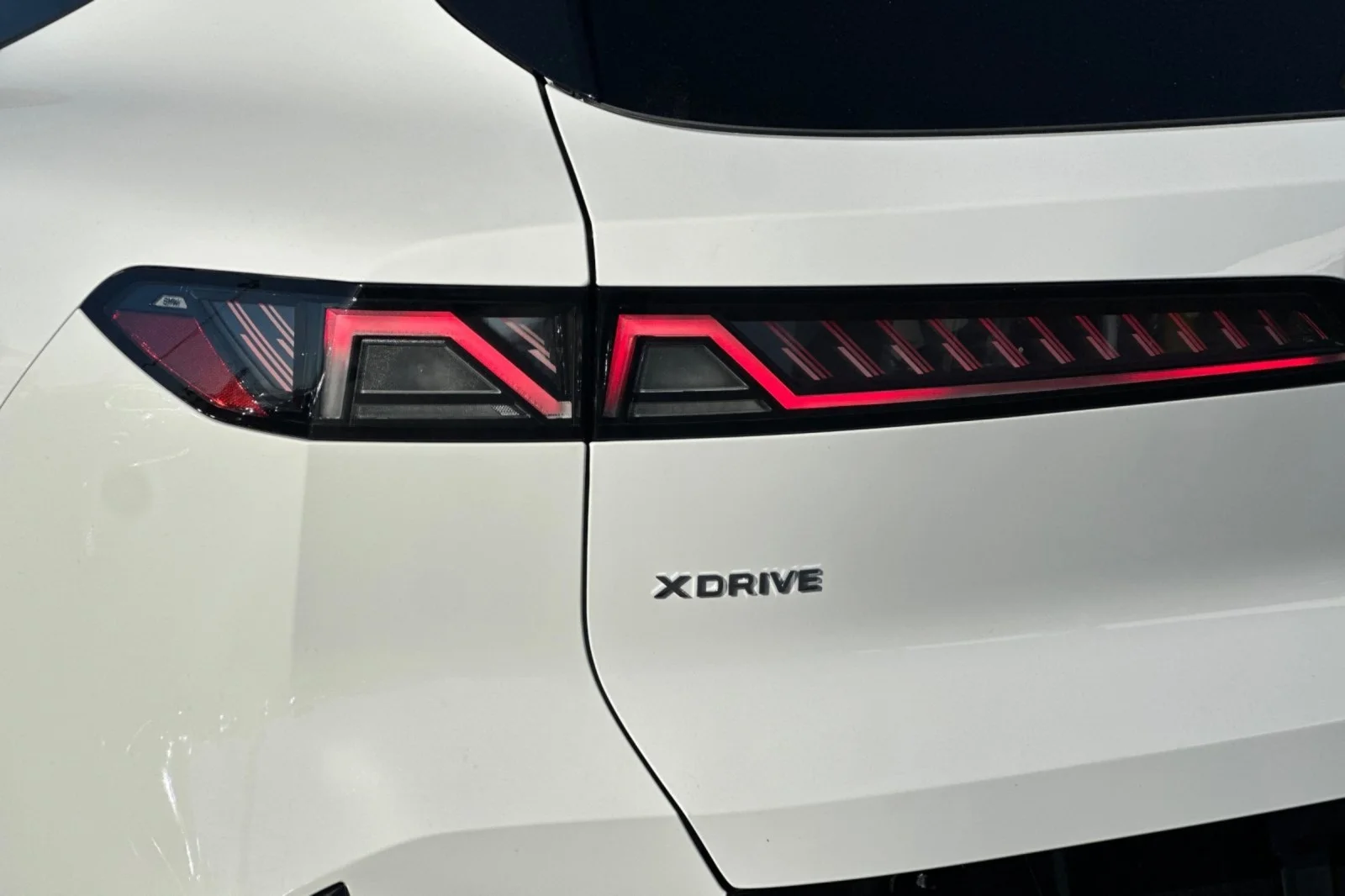 New 2027 Alpine White BMW 40 xDrive image 25