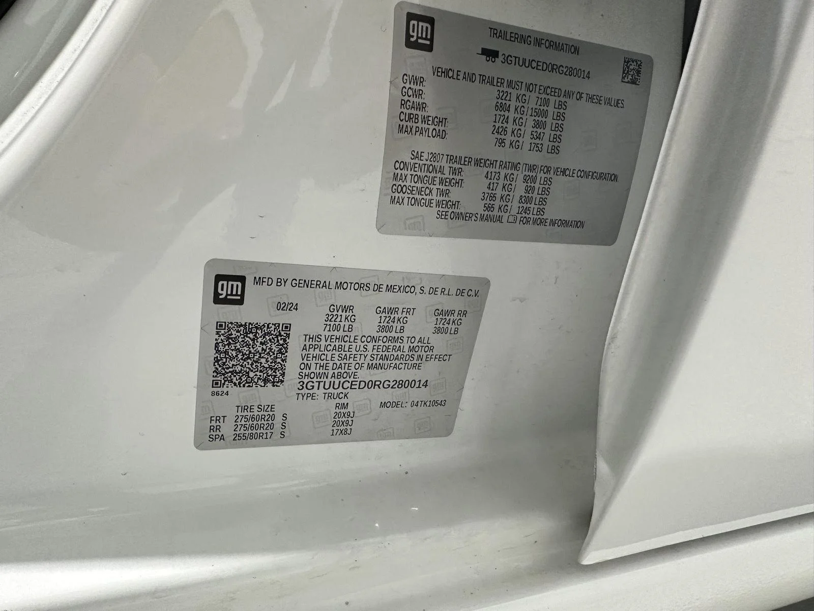 Used 2024 Summit White GMC Elevation image 32
