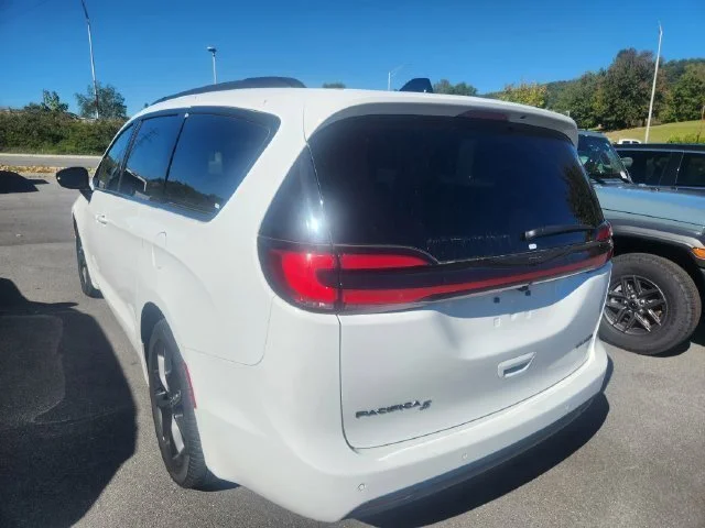 Used 2026 White Chrysler Limited image 6