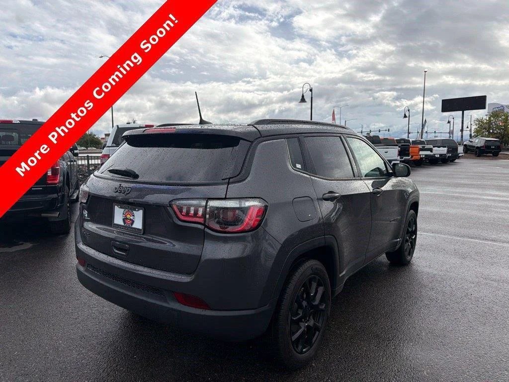 Used 2024 Baltic Gray Metallic Clearcoat Jeep Latitude image 2