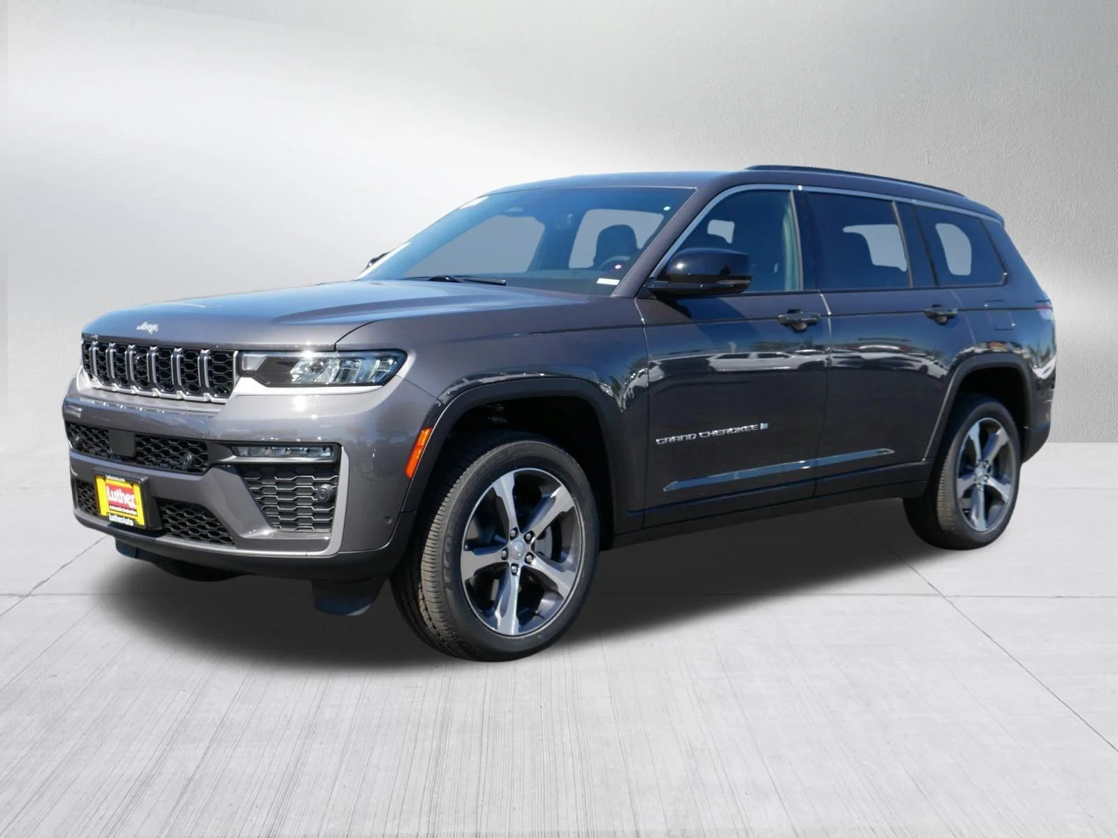 New 2026 Baltic Gray Metallic Clear-Coat Exterior Paint Jeep Limited image 3