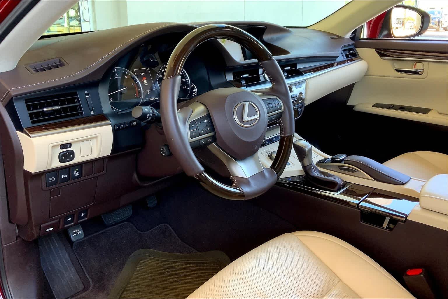 Used 2018 Matador Red Mica Lexus  image 18