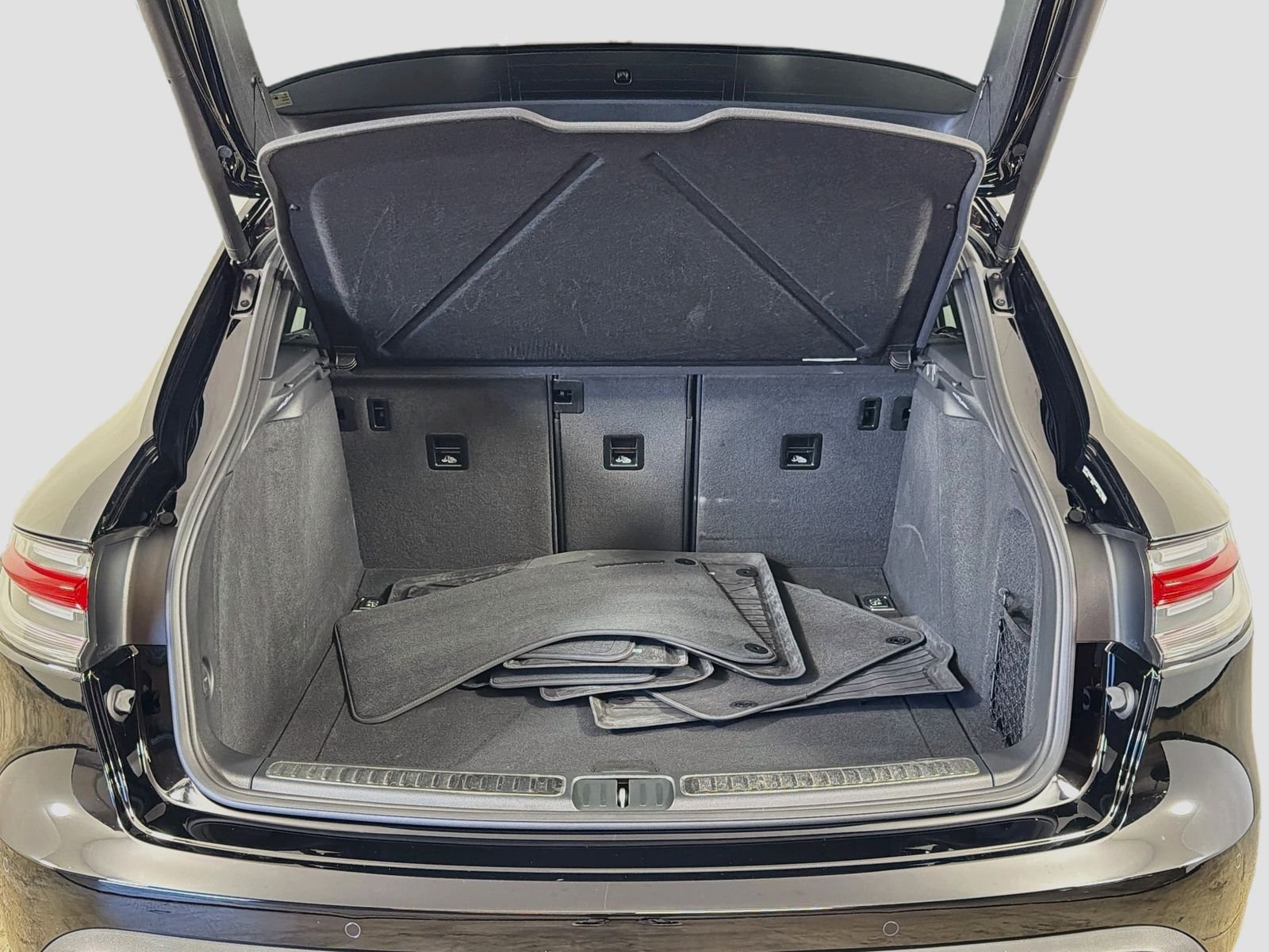 2025 Porsche Macan Base - Photo 29