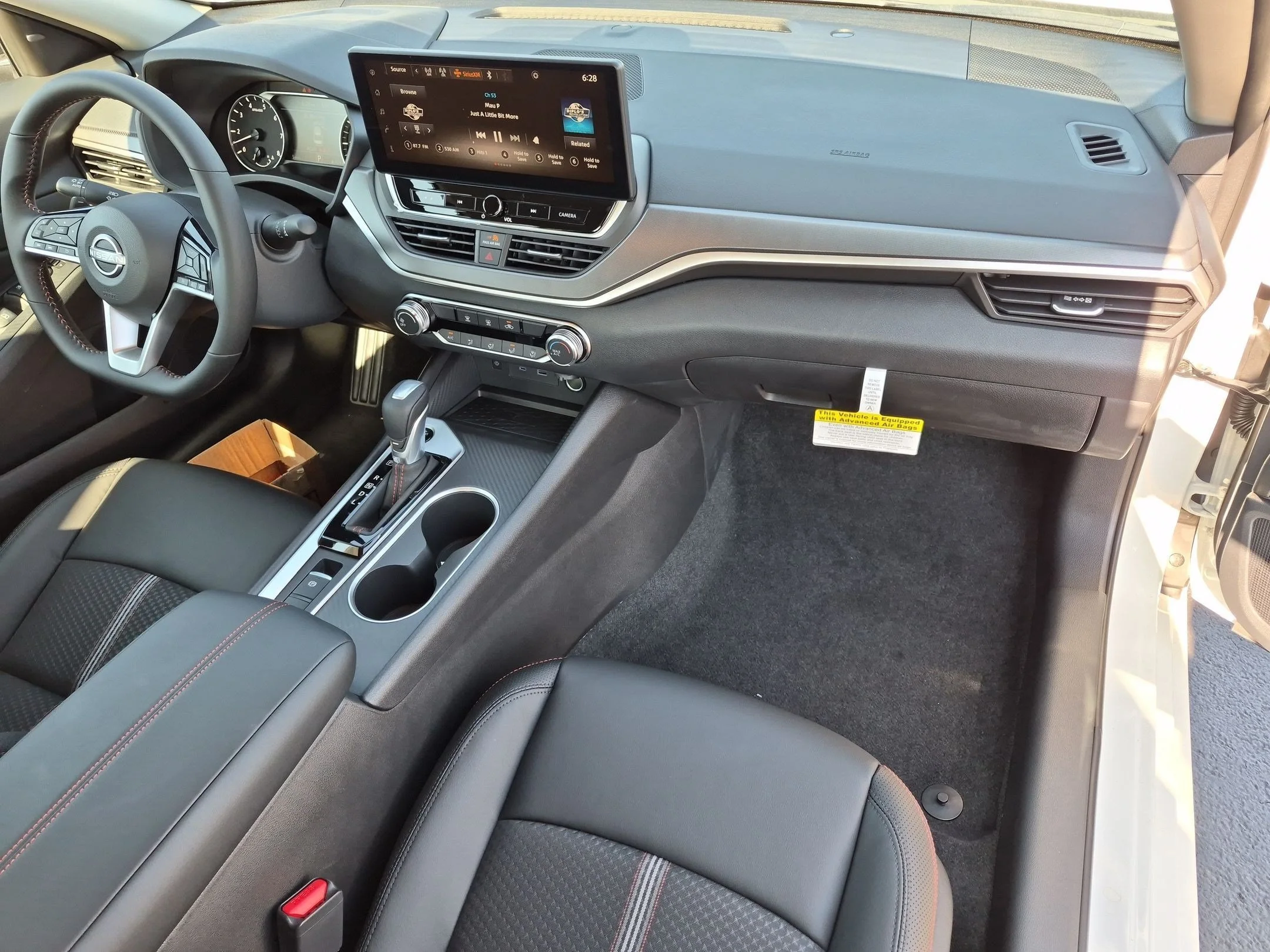 New 2026 Pearl White TriCoat / Super Black Two-tone Nissan SR image 28