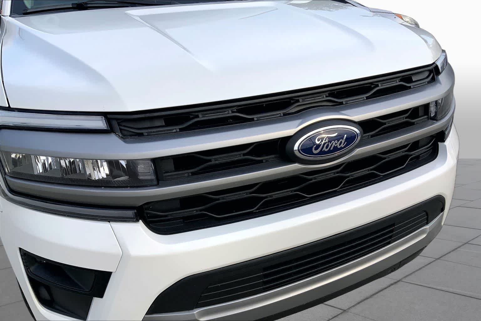 Used 2024 Star White Metallic Tri-Coat Ford XLT image 30