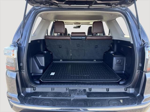 Certified Used 2021 MAGNETIC GRAY MET. Toyota  image 28