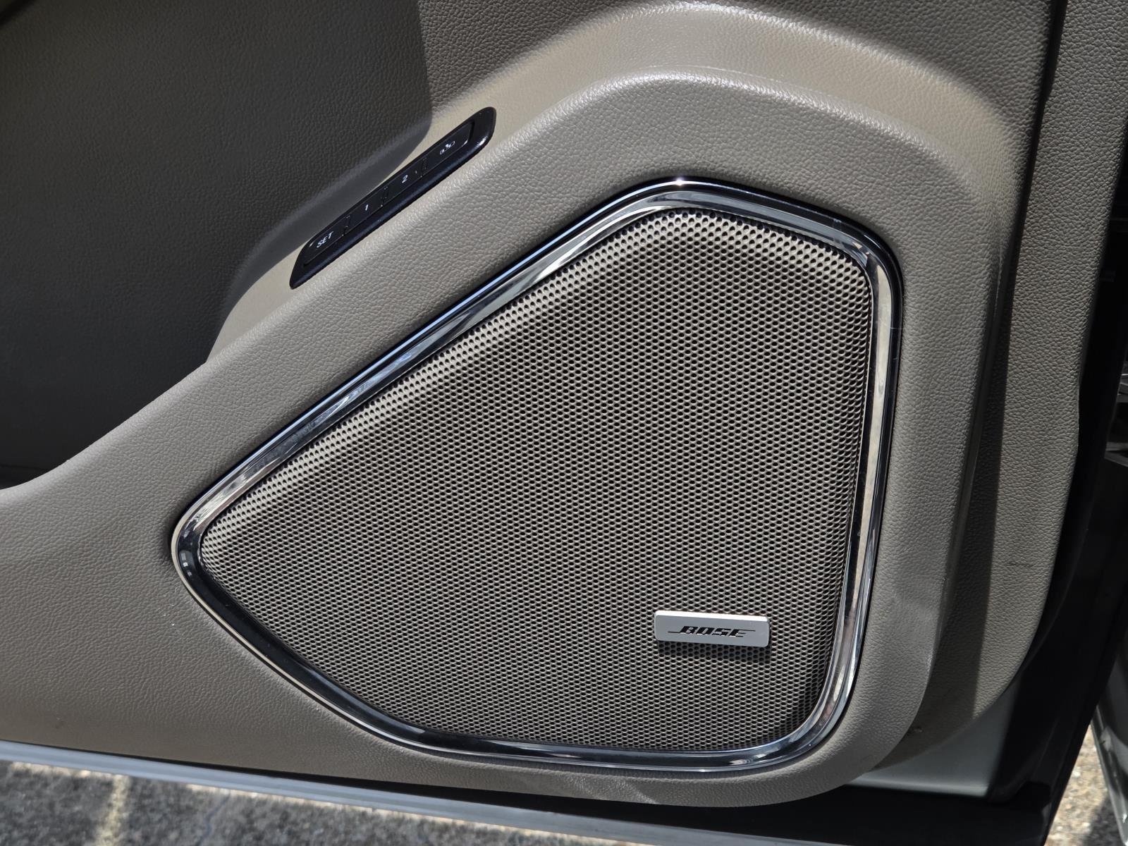 Used 2015 Champagne Silver Metallic GMC SLT image 29