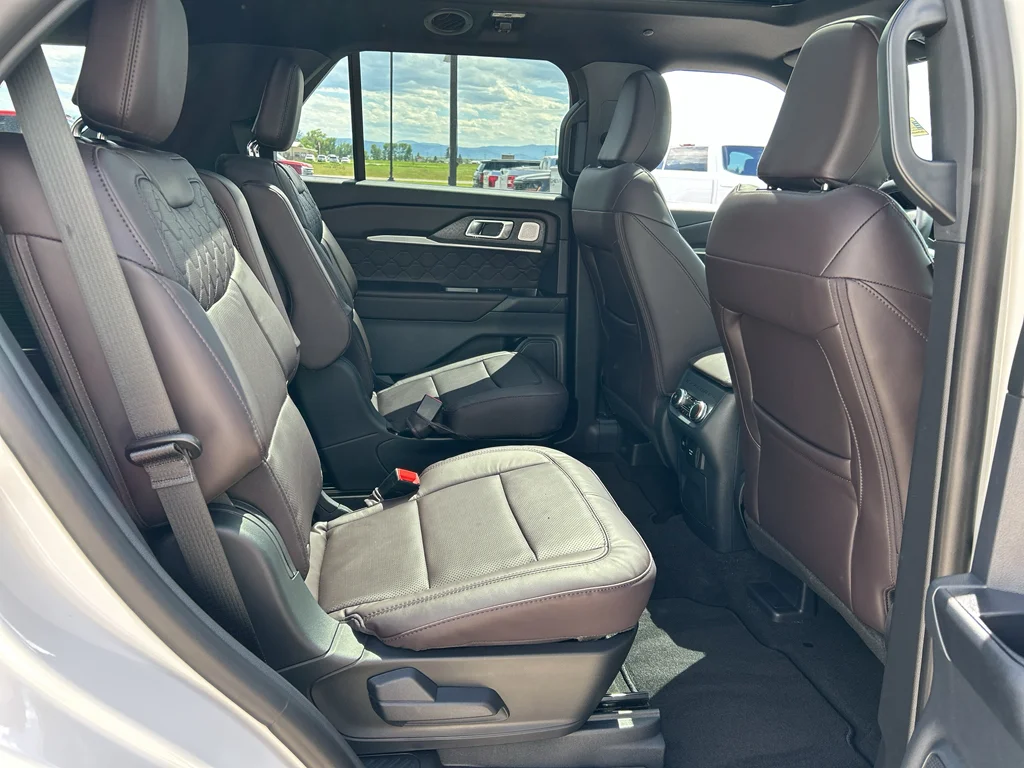 New 2026 Star White Metallic Tri-Coat Ford Platinum™ image 19