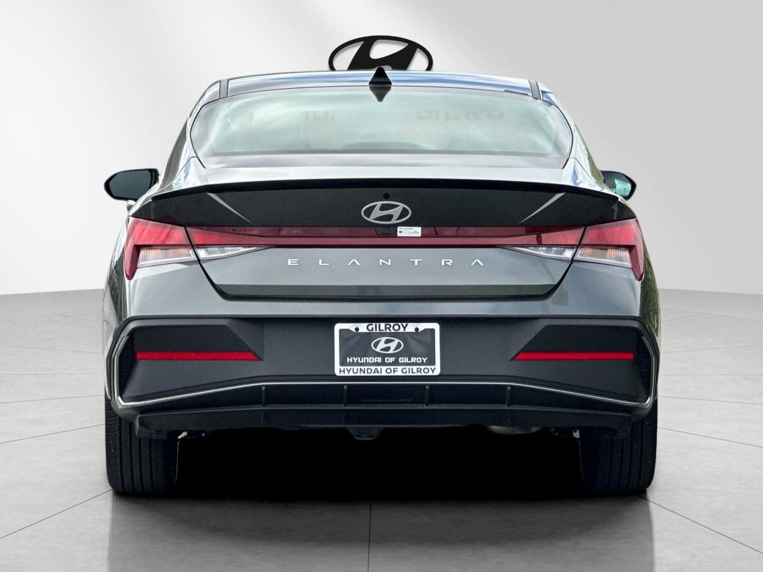 Used 2025 Gray Hyundai SEL Sport image 4
