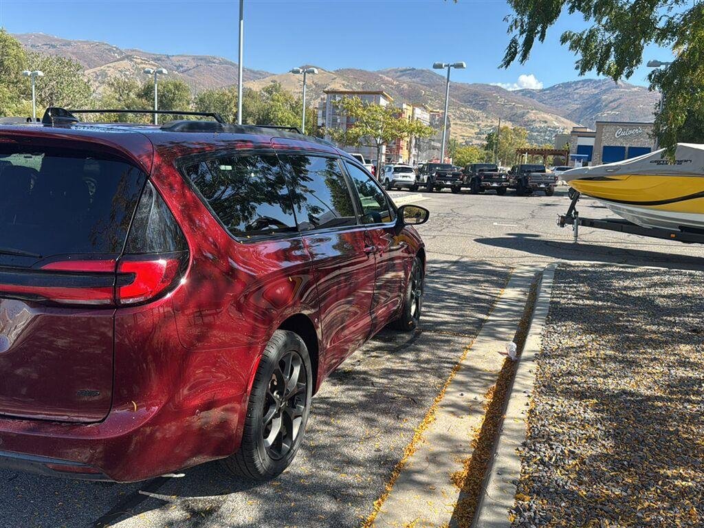 Used 2023 Velvet Red Pearlcoat Chrysler Touring L image 3