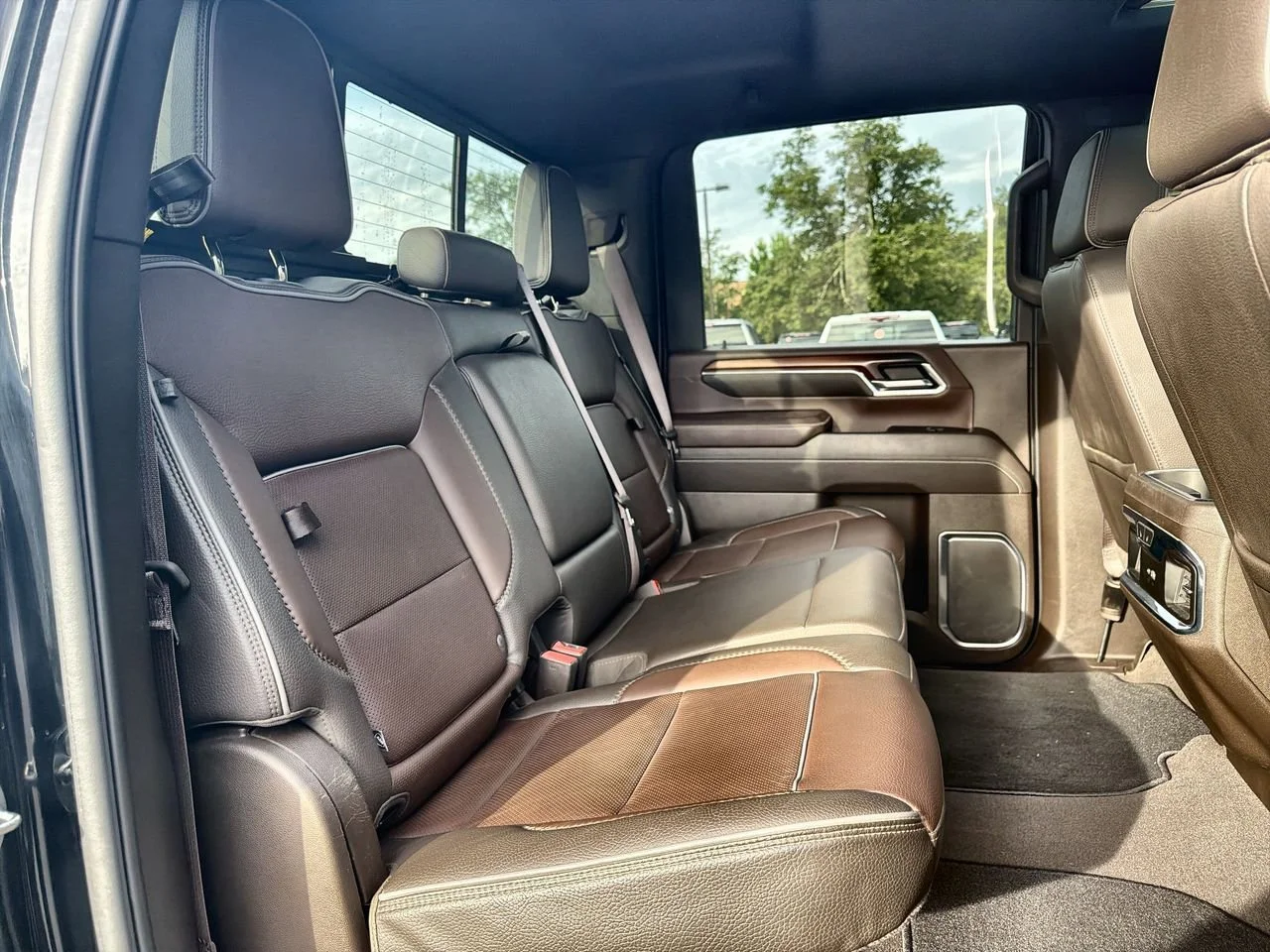Used 2024 Onyx Black GMC Denali image 22