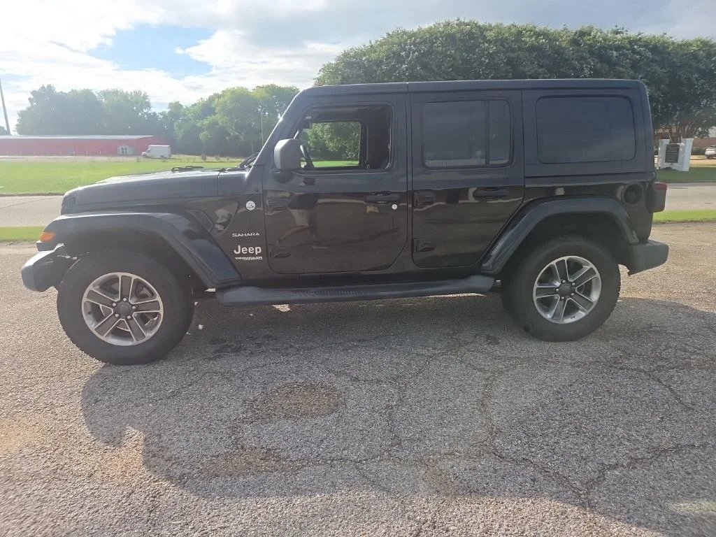 Used 2018 Black Jeep Unlimited Sahara image 8