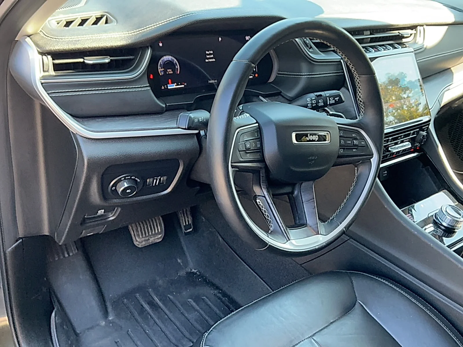 Used 2021 Rocky Mountain Pearlcoat Jeep Limited 4x4 image 9