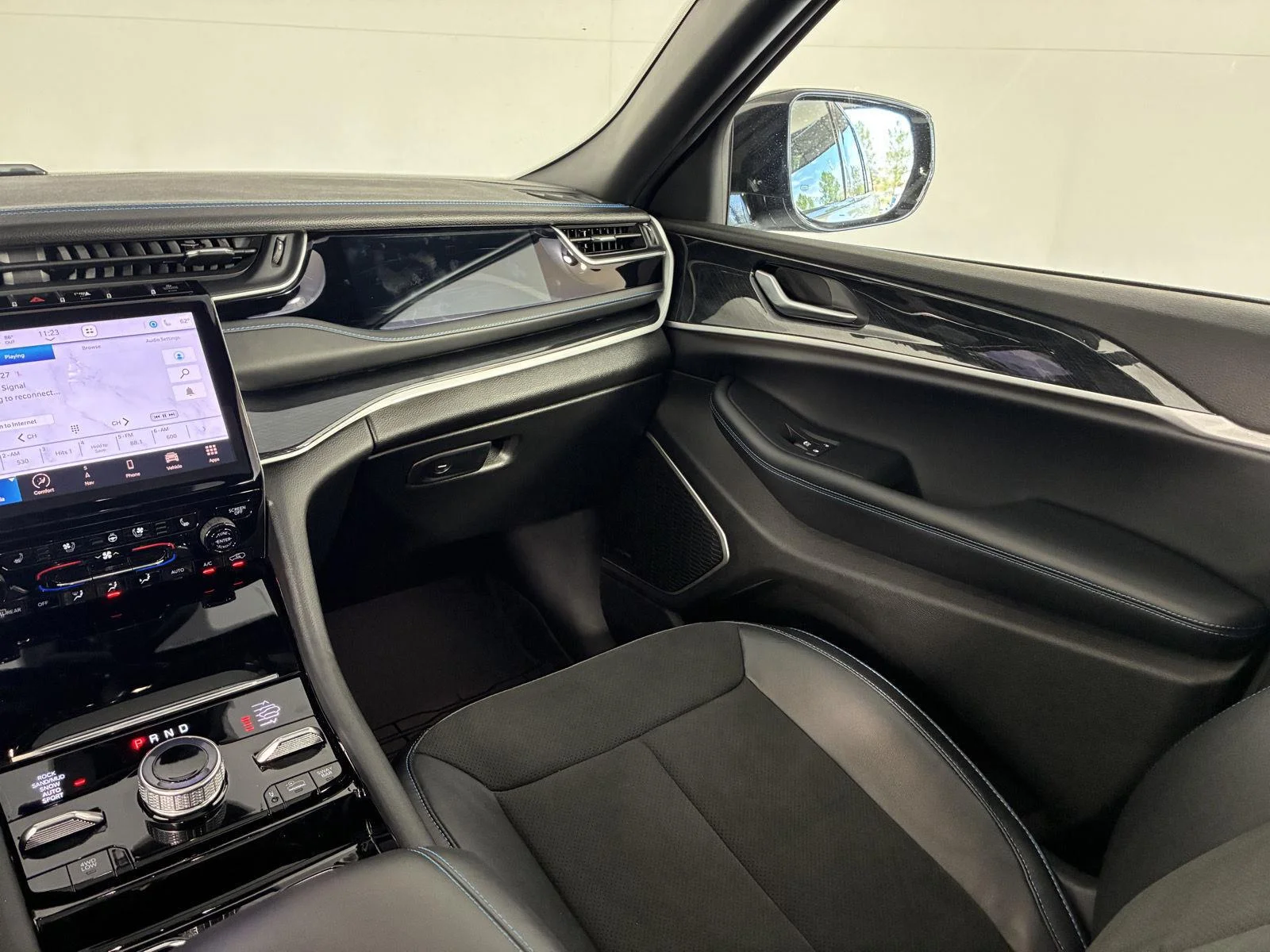 Used 2023 Silver Zynith Jeep Trailhawk image 20